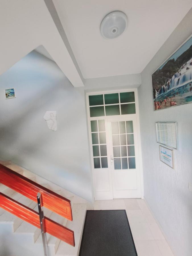 Guesthouse Varnica Каштел-Лукшич Экстерьер фото