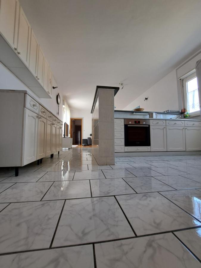 Guesthouse Varnica Каштел-Лукшич Экстерьер фото