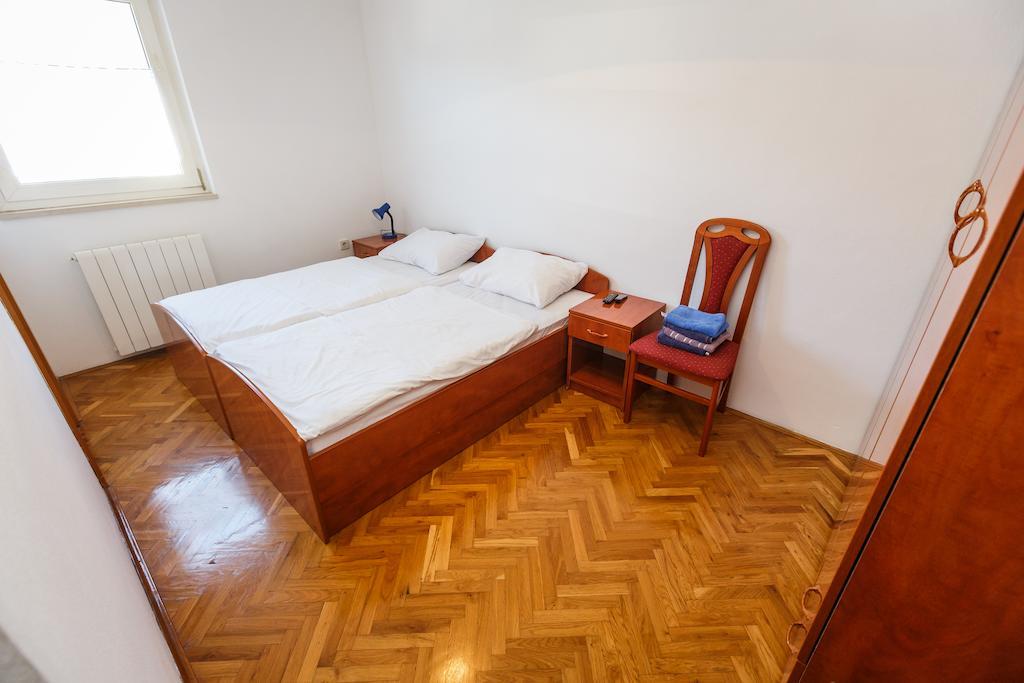 Guesthouse Varnica Каштел-Лукшич Номер фото